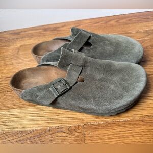 Men’s Birkenstock Boston suede clog. Size 43R. Sage green. Gently worn, like new